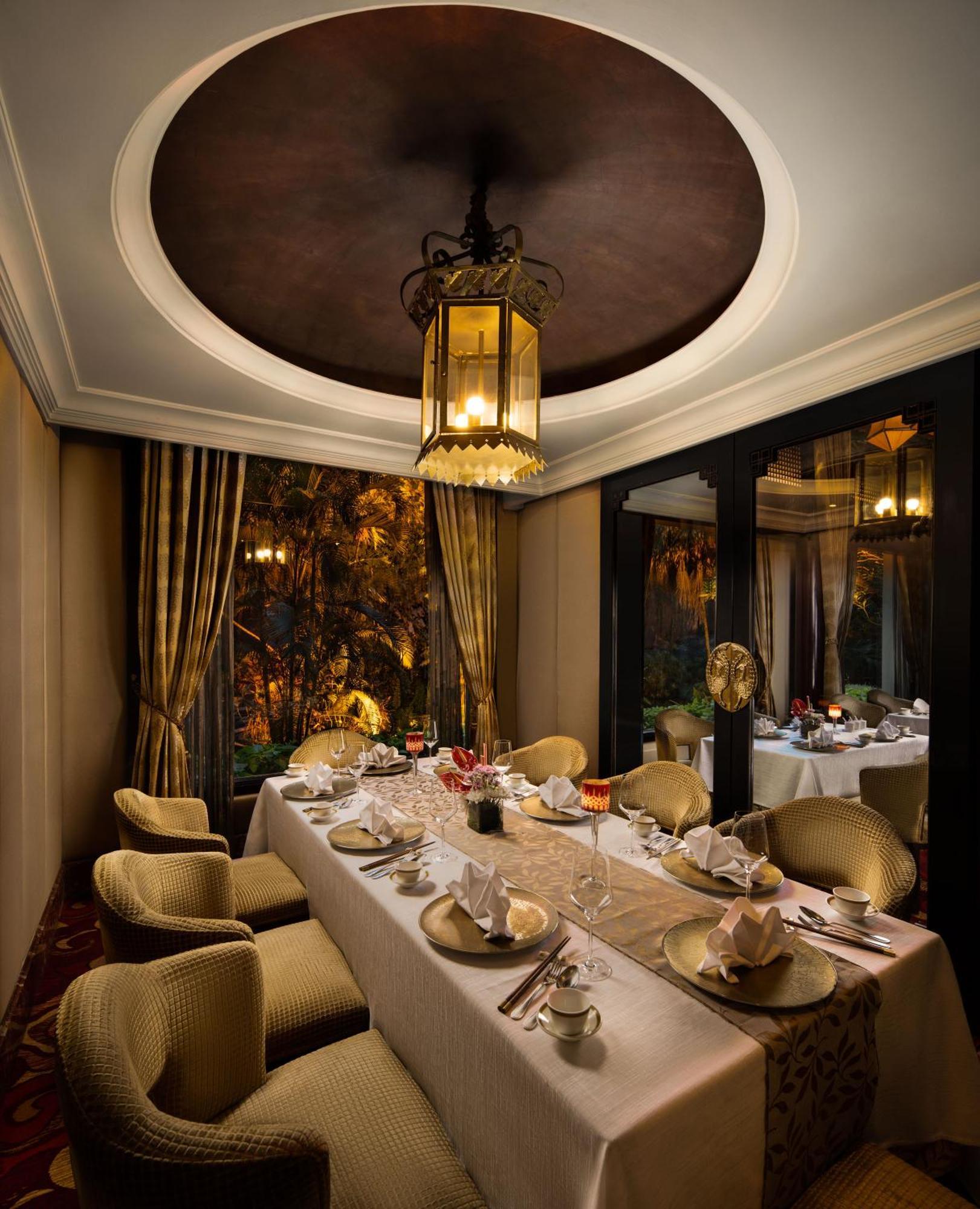 Hotel Taj Krishna Hyderabad Exterior foto The interior of the restaurant